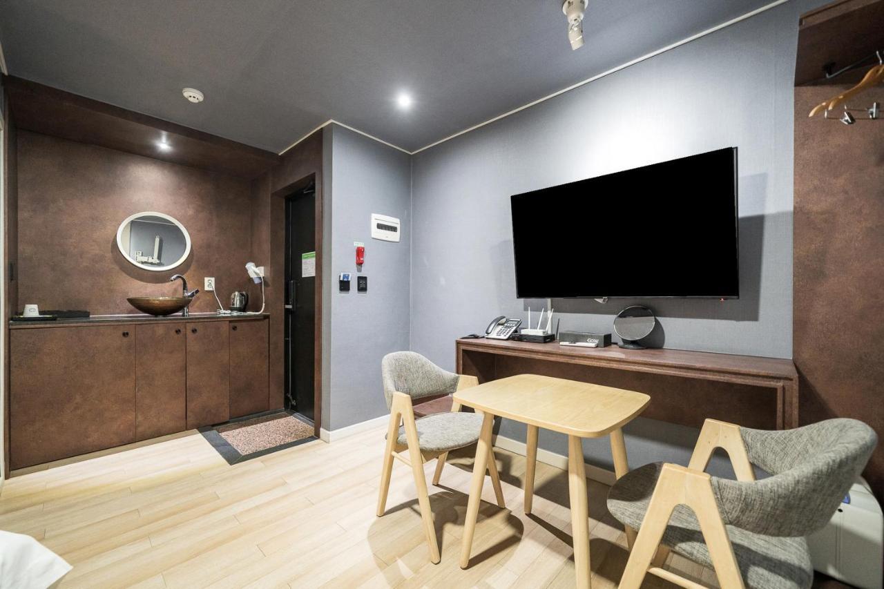 Malu Hotel Suwon Exterior foto